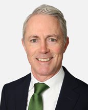 Simon De Young